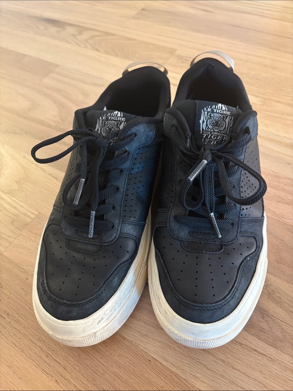 Le Tigre Black Sneakers with Cream Sole